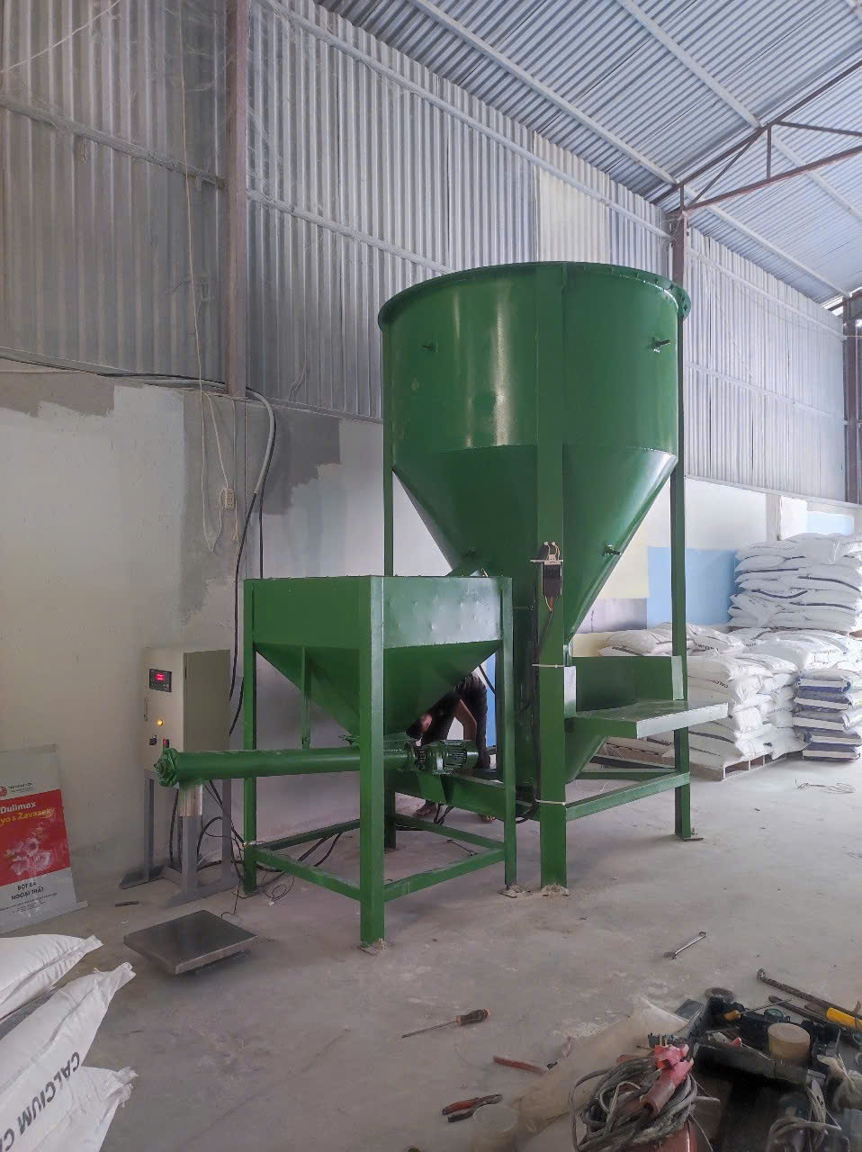máy trộn bột bả 1000kg