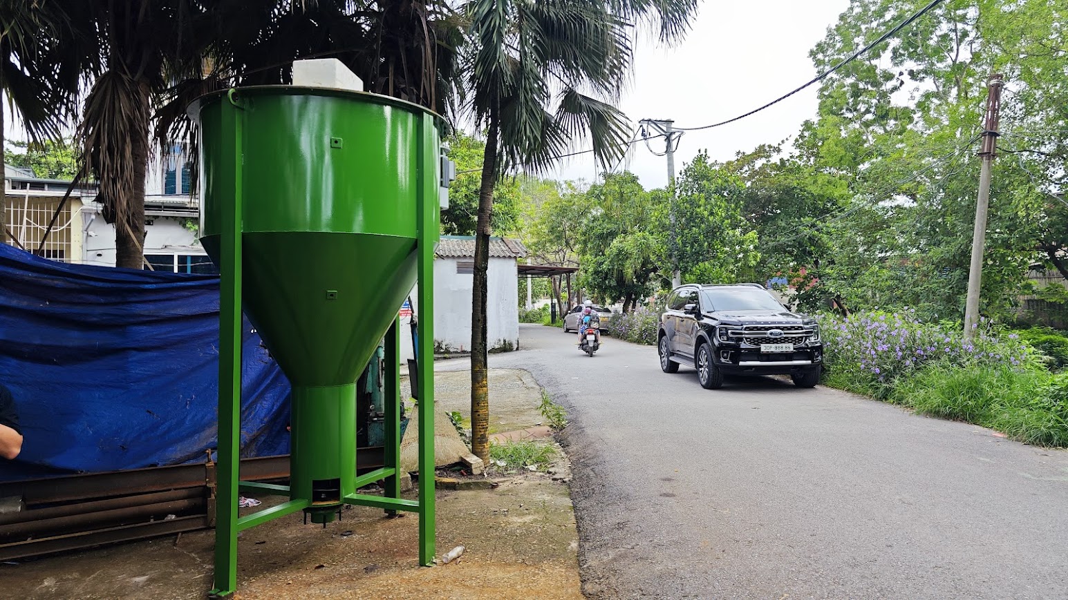 máy trộn bột bả đứng 1000kg