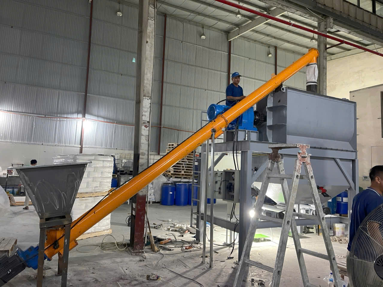 máy trộn bột bả ngang 2