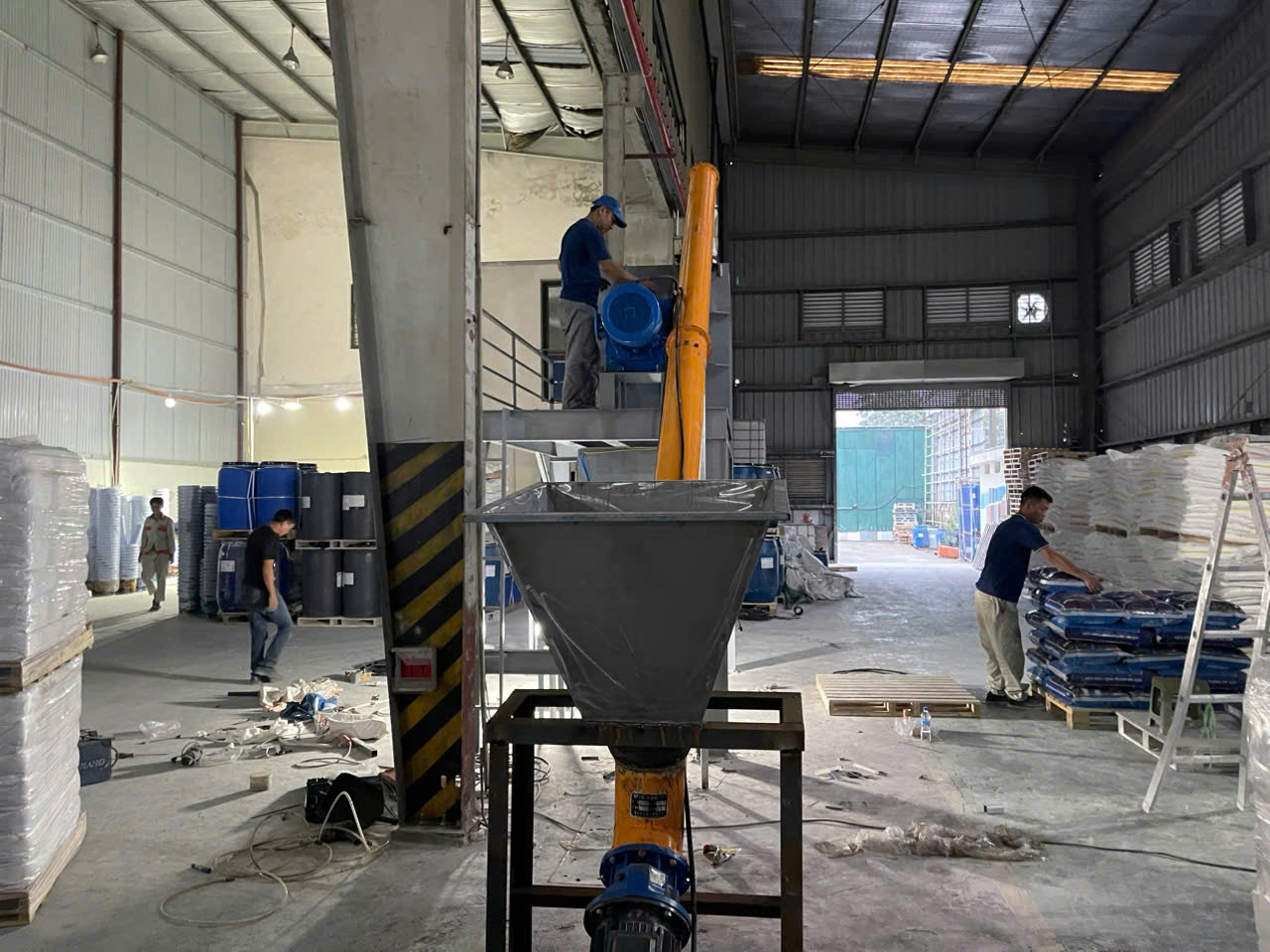 máy trộn vữa khô 2000kg